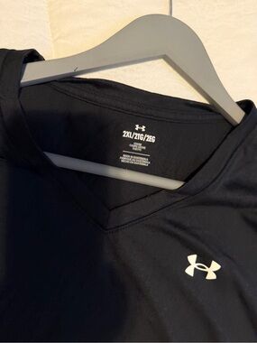Under Armour Black Short-Sleeve V-Neck Performance Tee